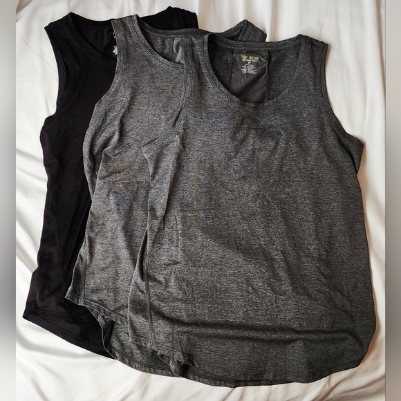 Tek Gear Women's 1 Black and 2 Gray Sleeveless Tops Set Of 3 Size Medium - Picture 1 of 9